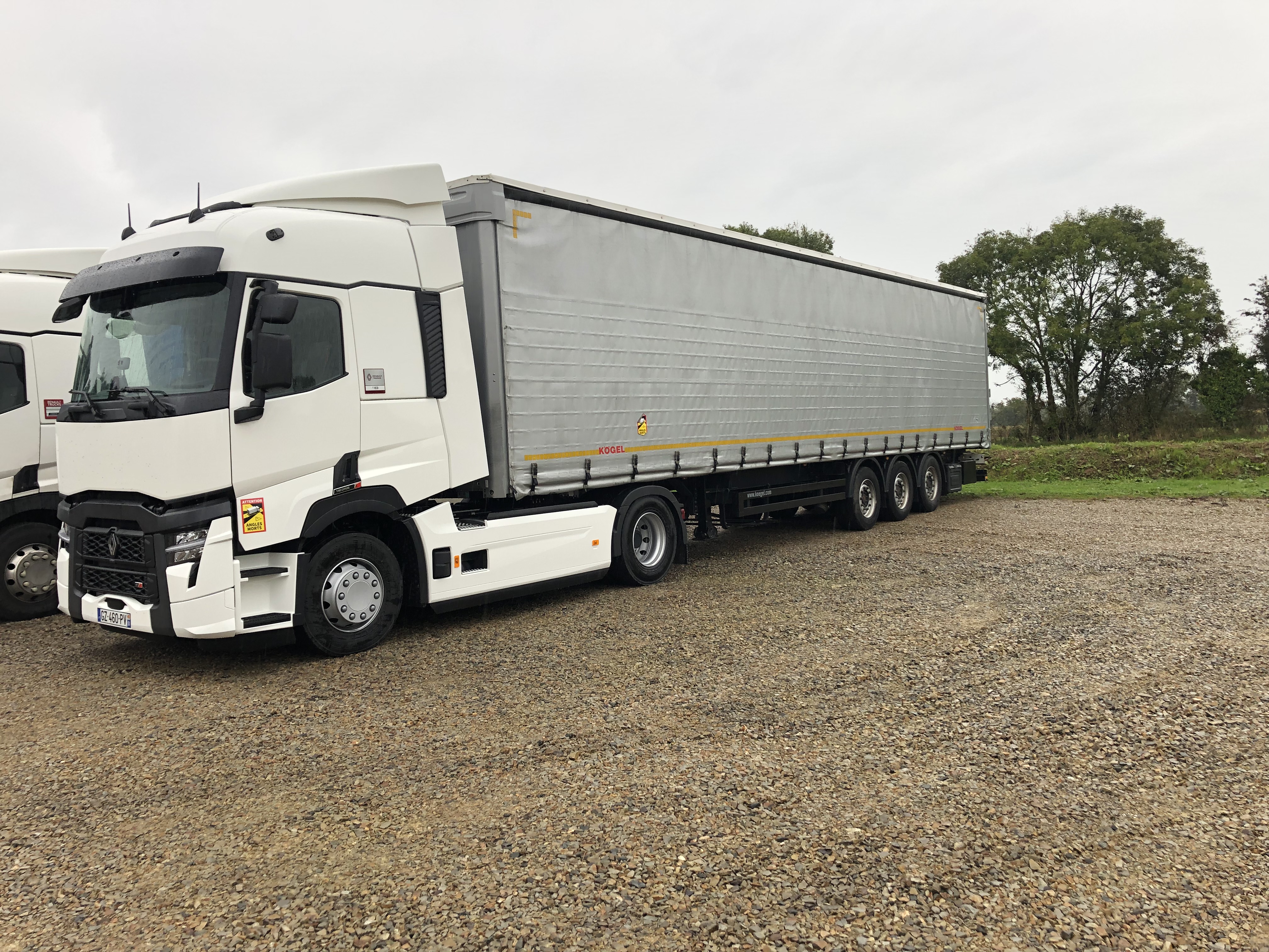 Tracteur routier Transports Lemasle en mission